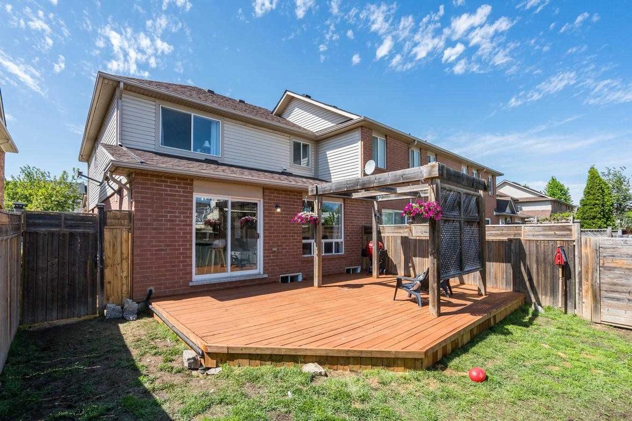 1574 Cartwright Cres