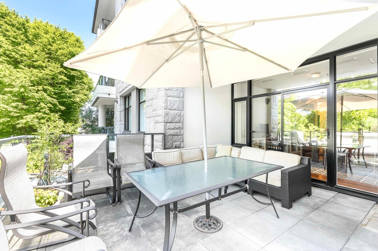 210-5989 Iona Dr