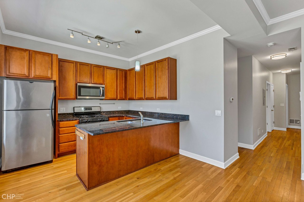 3031 W ARMITAGE Avenue Unit: 2