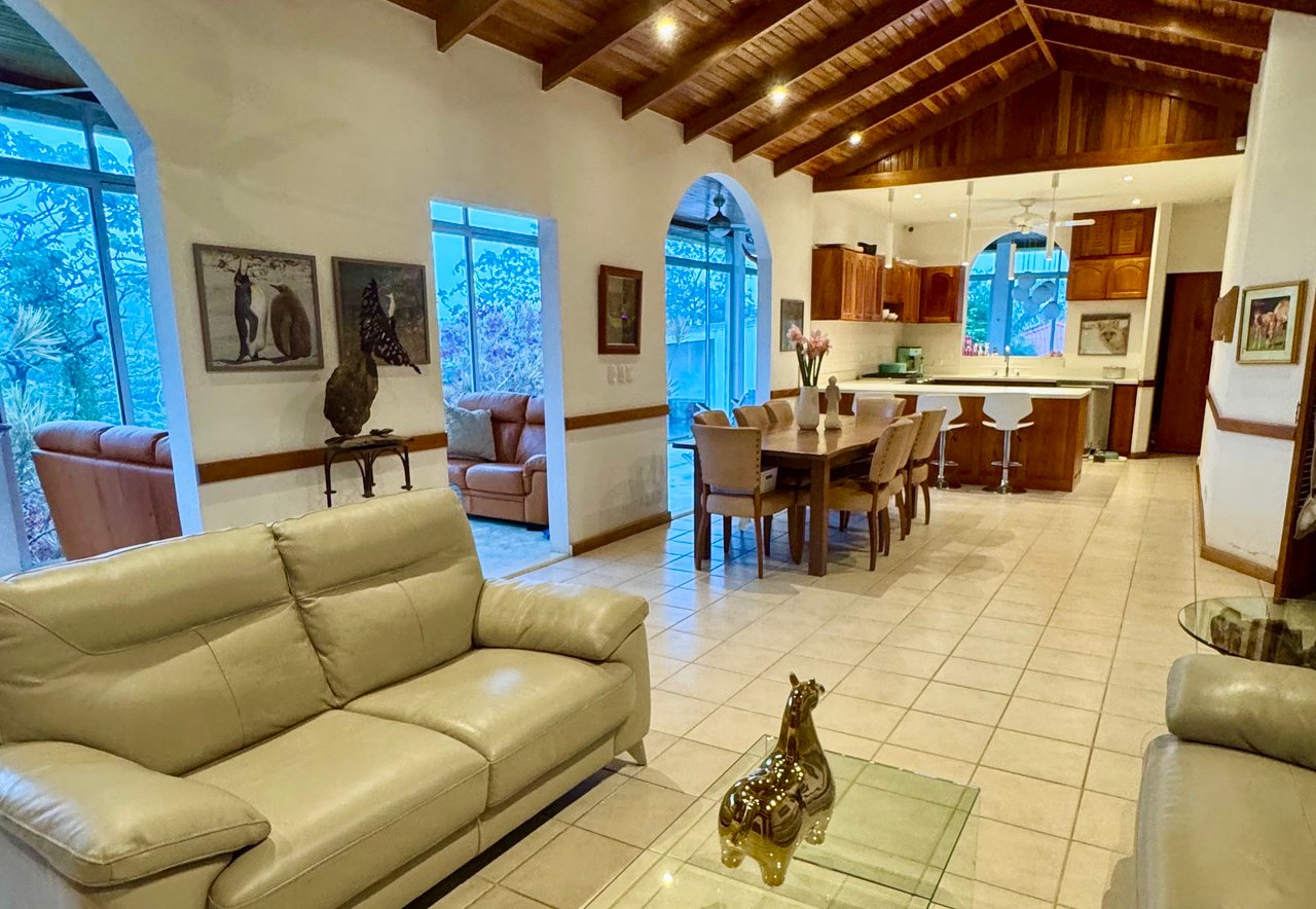 Modern Gated Volcano View Home, Lake Arenal, Alajuela
