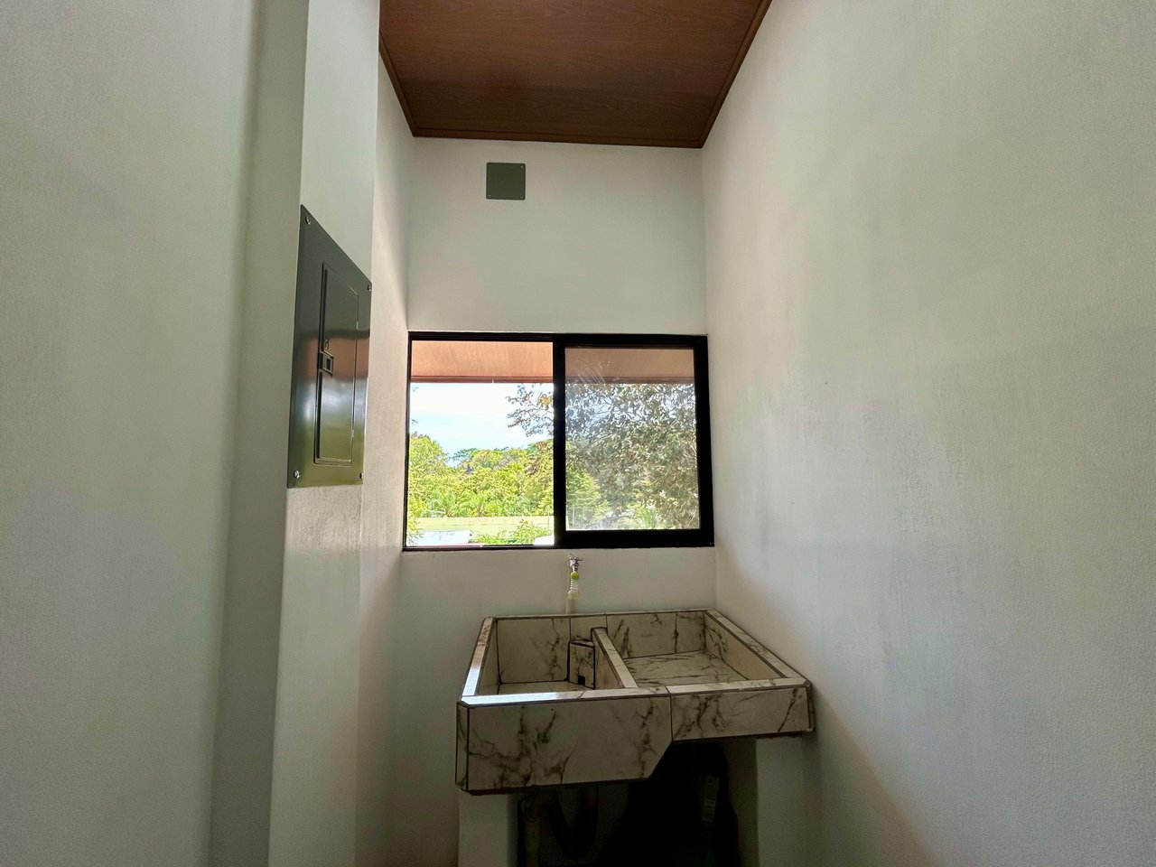 Ojochal Breezes, 2 Bed, 1 Bath With Room To Expand