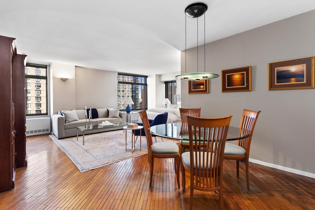 400 E 70th St, #1507