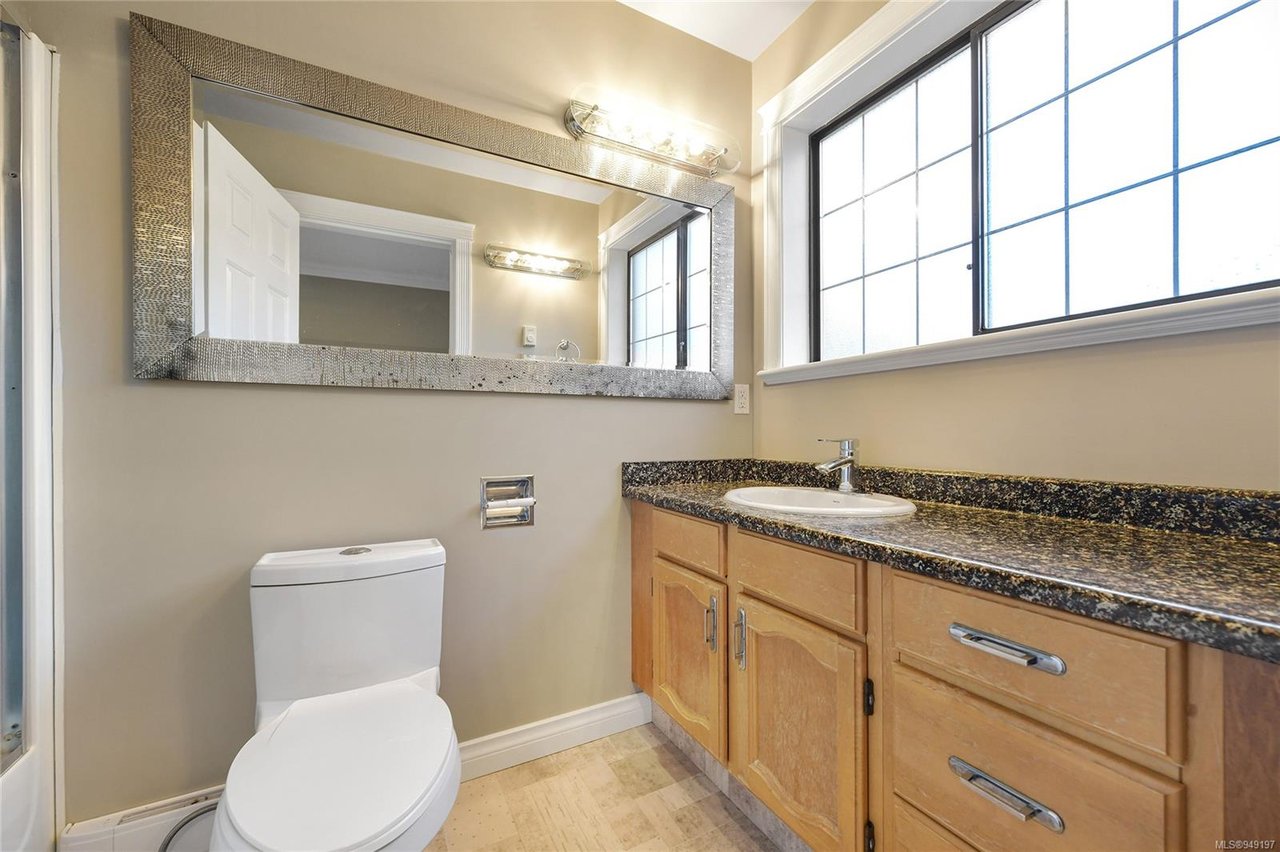 879 Denford Cres