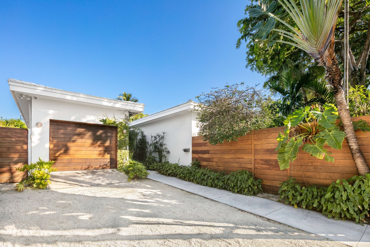 441 E Dilido Drive
