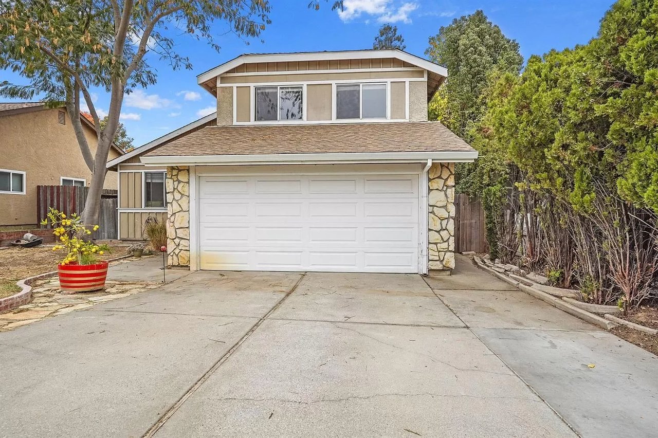 3733 Light Foot Ct