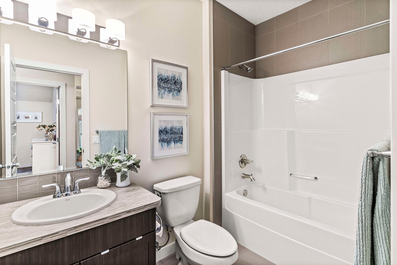 208 Mahogany Bay SE