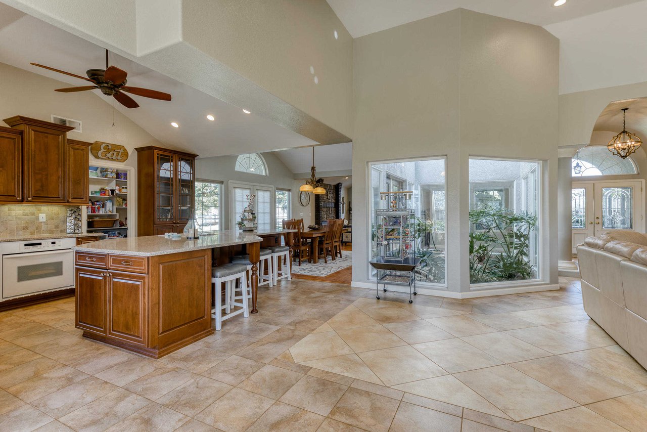 19045 Country Hills Dr
