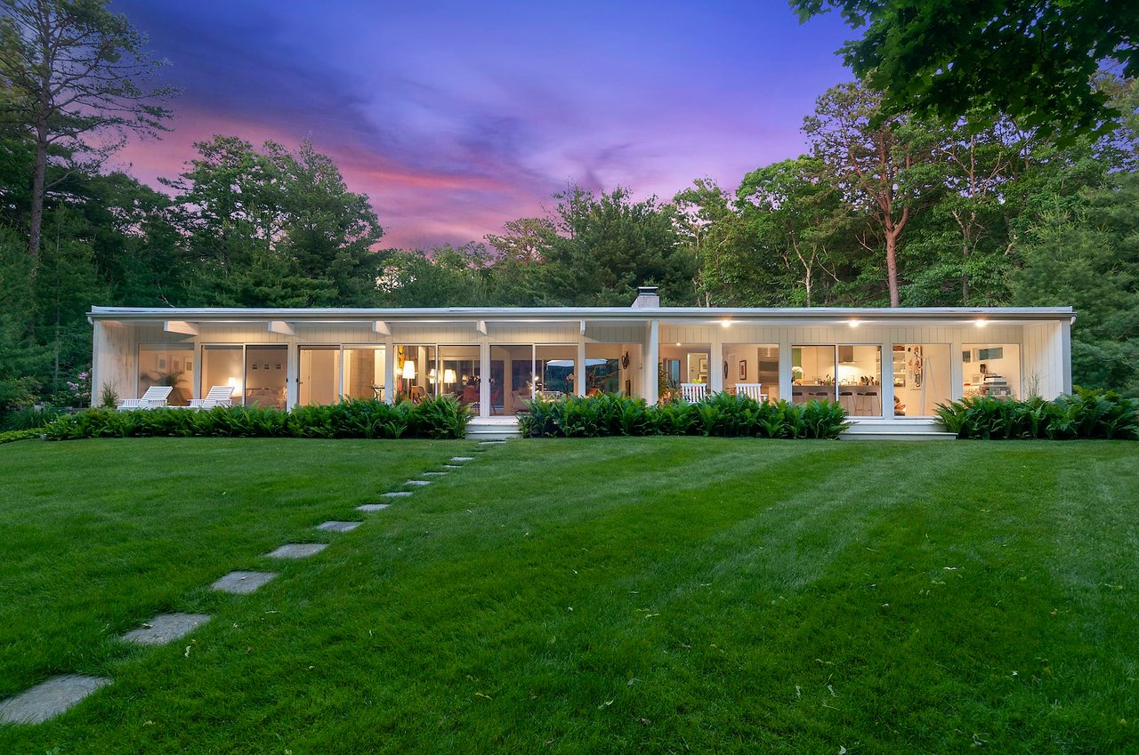 $2.7m Hamptons Home Looks Like a Mid-century Paradise Out of California