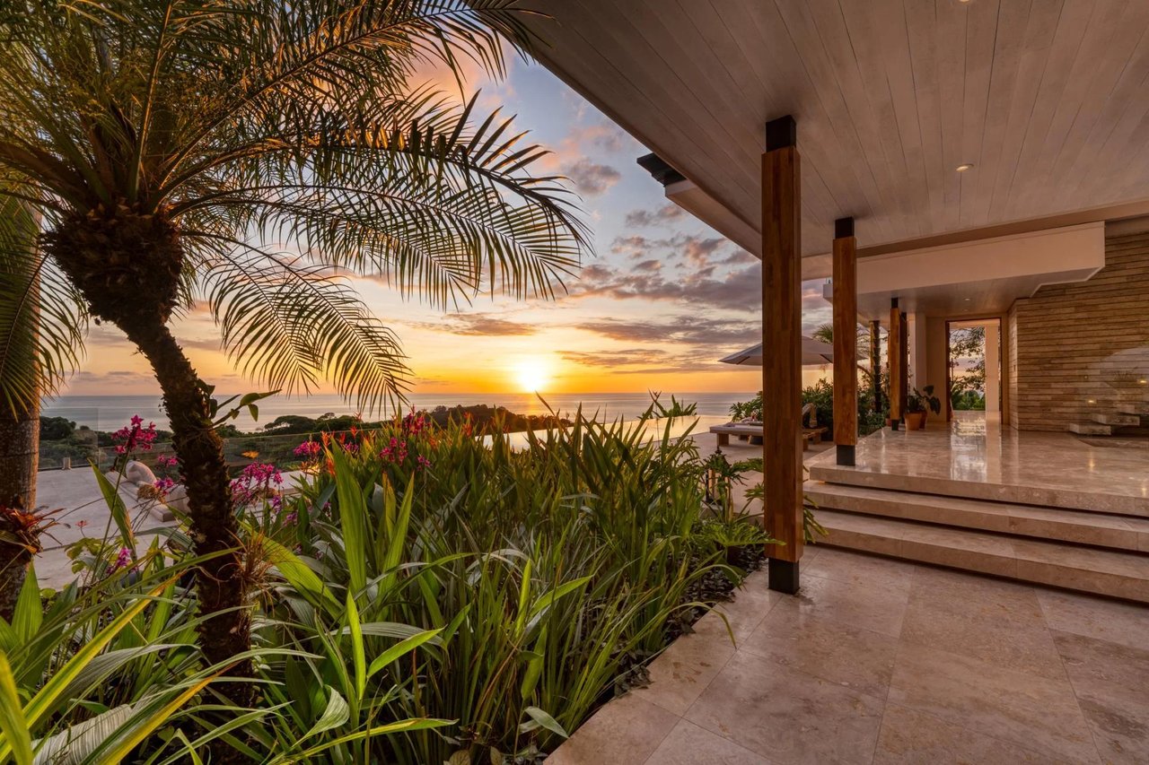 Contemporary Coastal Infinity Villa, Dominical, Puntarenas