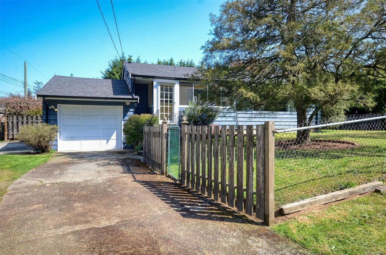 490 Goldstream Ave