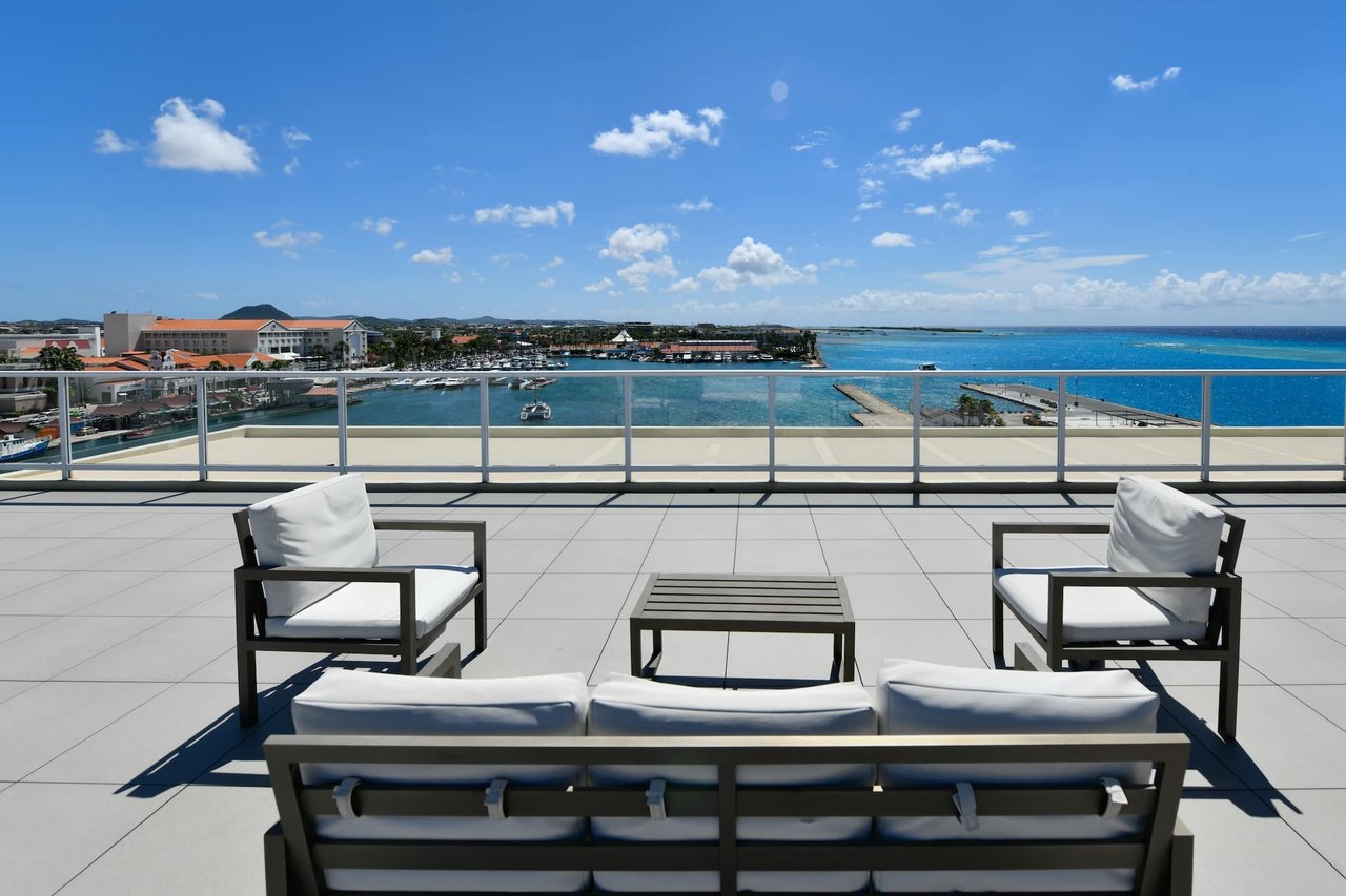 Harbour House 602 S