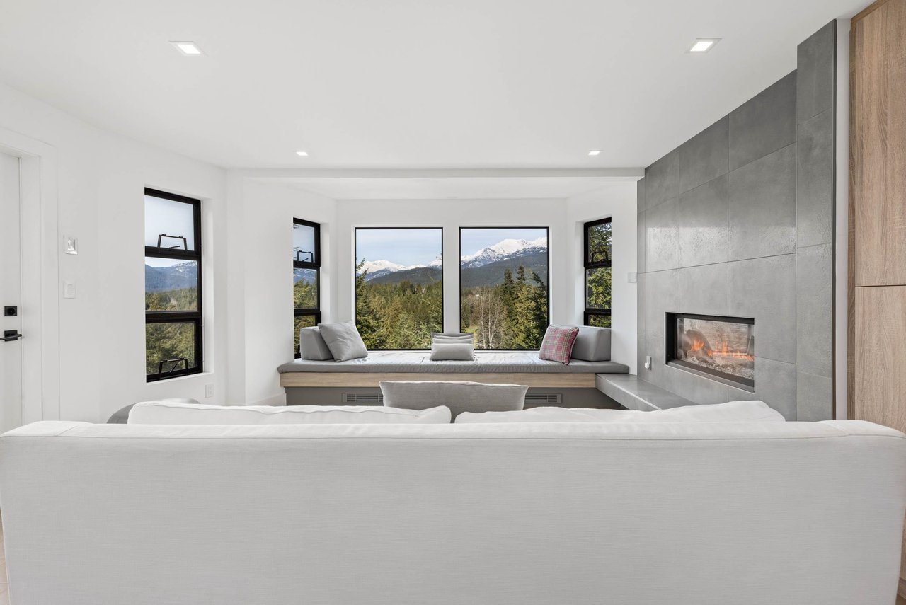 406-3317 Ptarmigan Pl