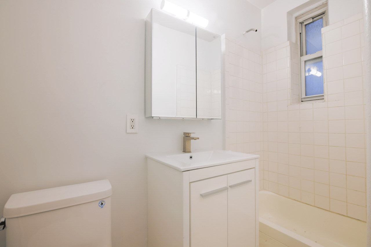 311 East 25th Street, Apt 4D
