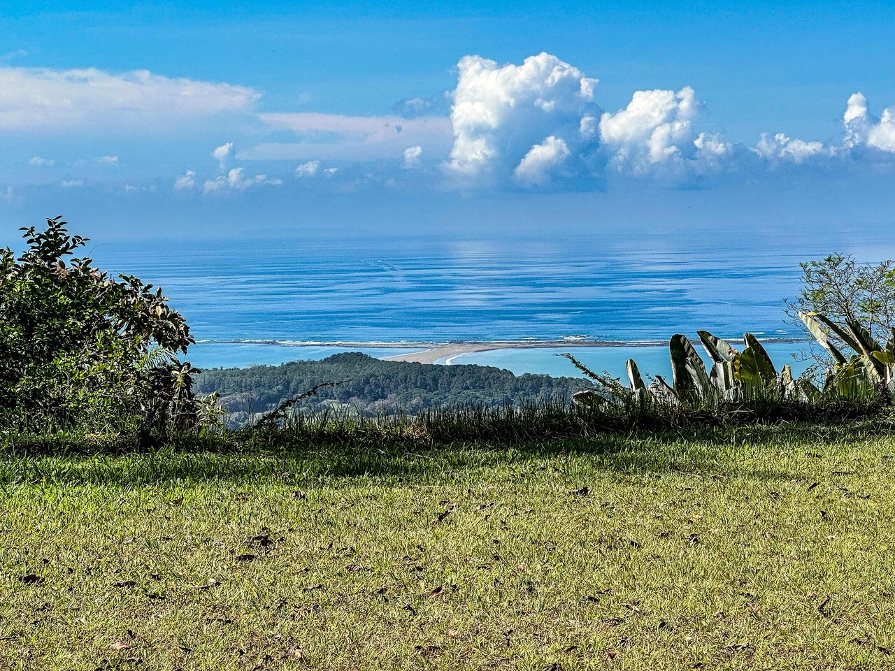 A prepared, 1.5 Acres jungle immersed lot with spectacular views of the Whale’s Tail. 