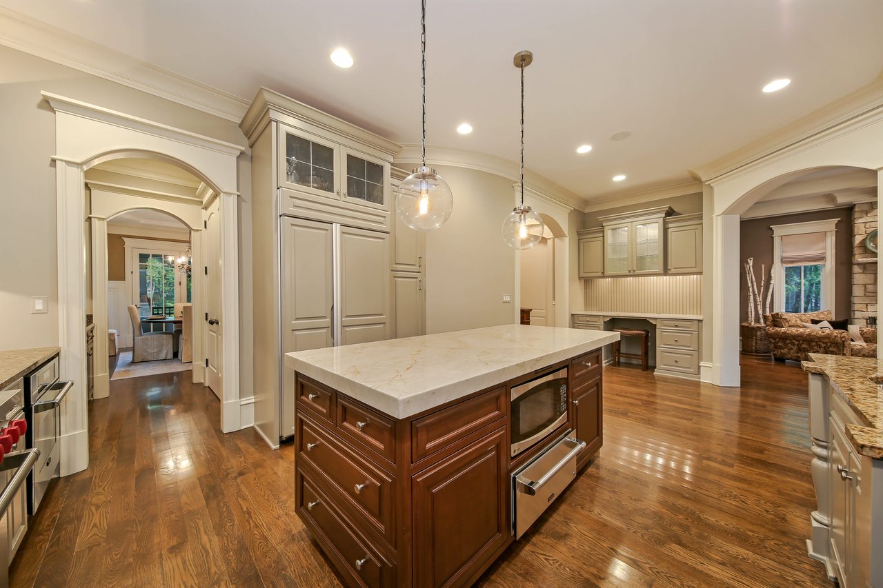 Four Levels of Luxurious Amenities Abound