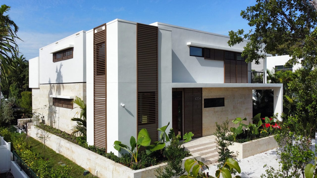 JO/GA Homes has commenced sales for La Corte, an opulent, self-sufficient residence boasting LEED Platinum certification. The home features a state-of-the-art photovoltaic solar setup and Tesla batteries, ensuring sustainable energy usage. (Posted March 2024)