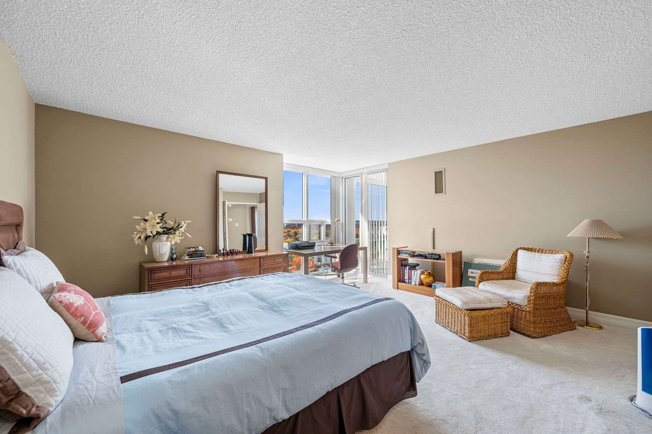 SOLD: Prestigious Manhattan Place Condominiums