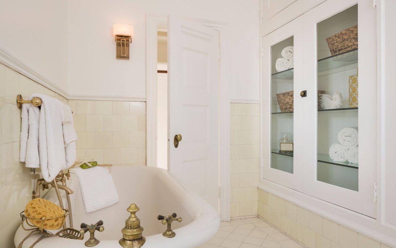 Legendary Pacific Heights Residence