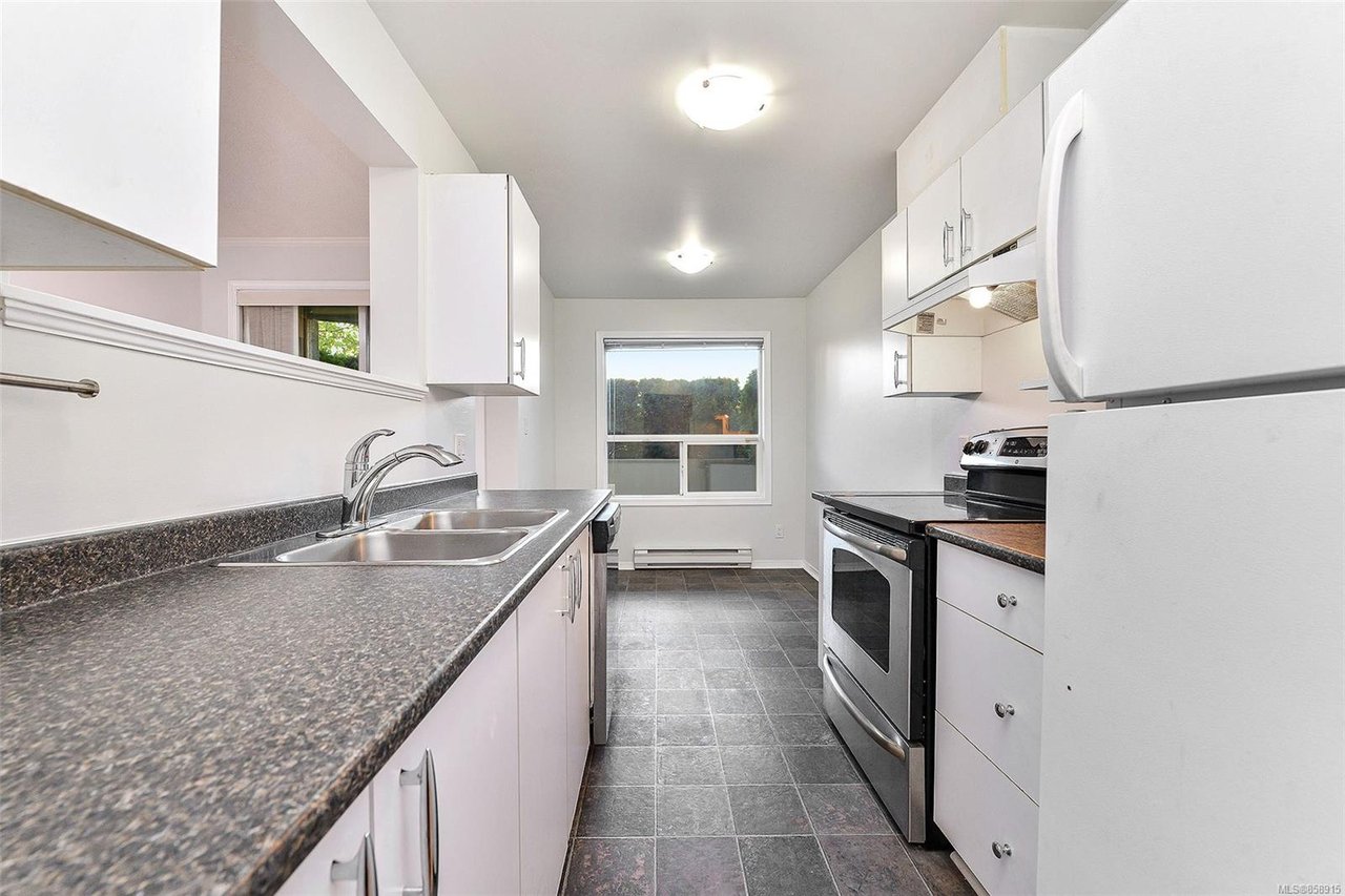 112-898 Vernon Ave, Saanich