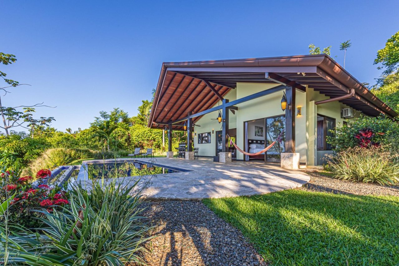 Whale Tail View Home, Dominical, Puntarenas