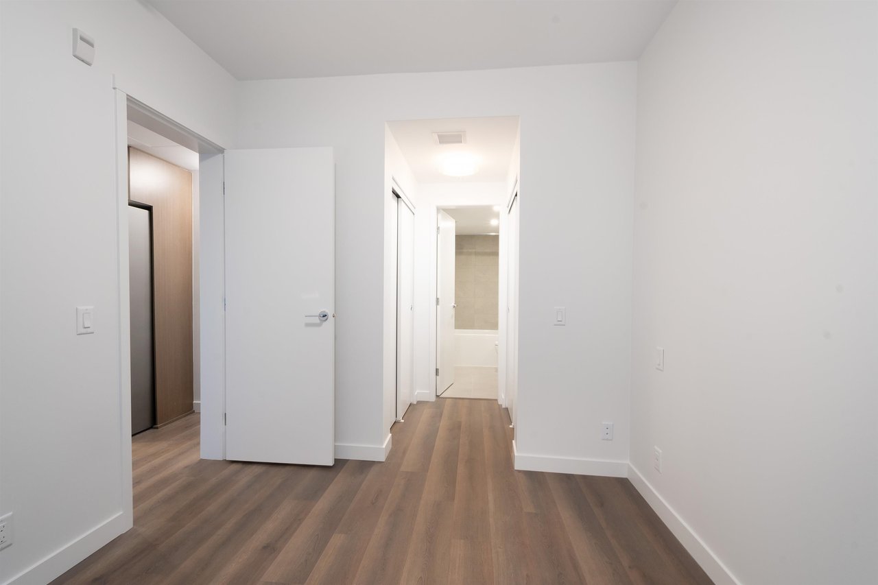 216-645 Como Lake Avenue, Coquitlam