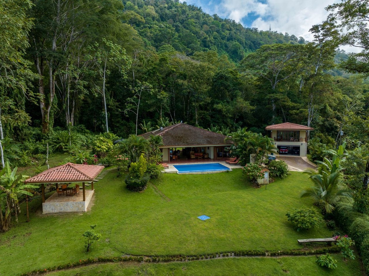 Solar Powered Ocean View Estate, Dominical, Puntarenas