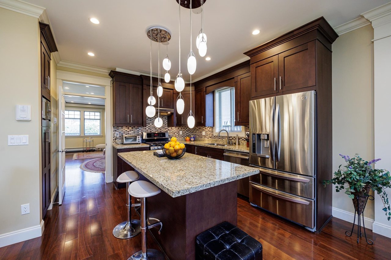 335 E 15th Street, North Vancouver