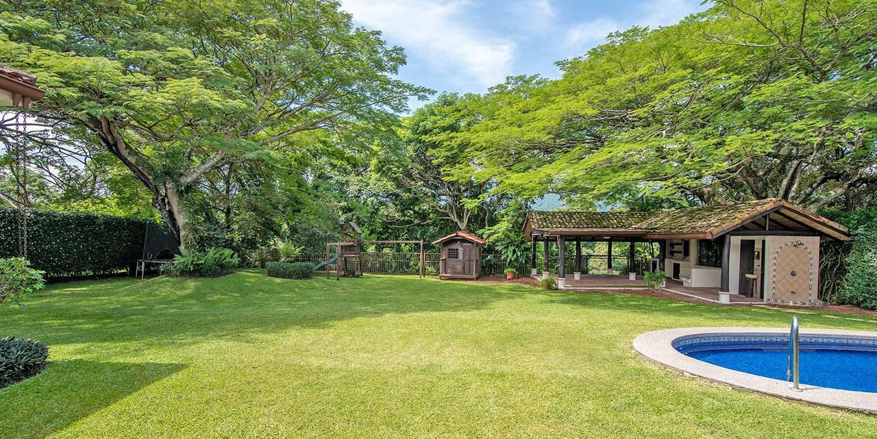 Spanish Colonial Golf Villa, Santa Ana, San Jose