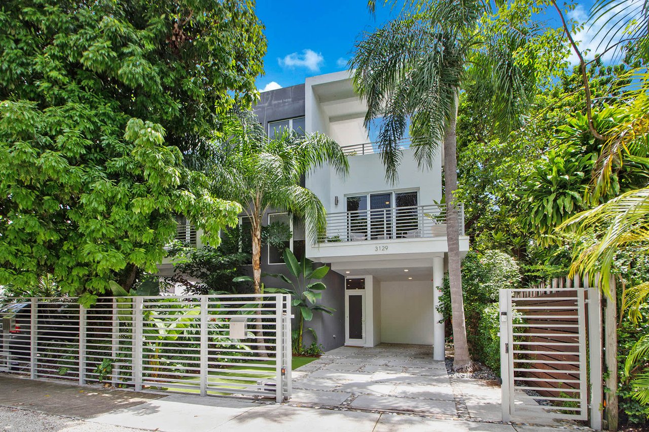 Contemporary Coconut Grove Townhouse