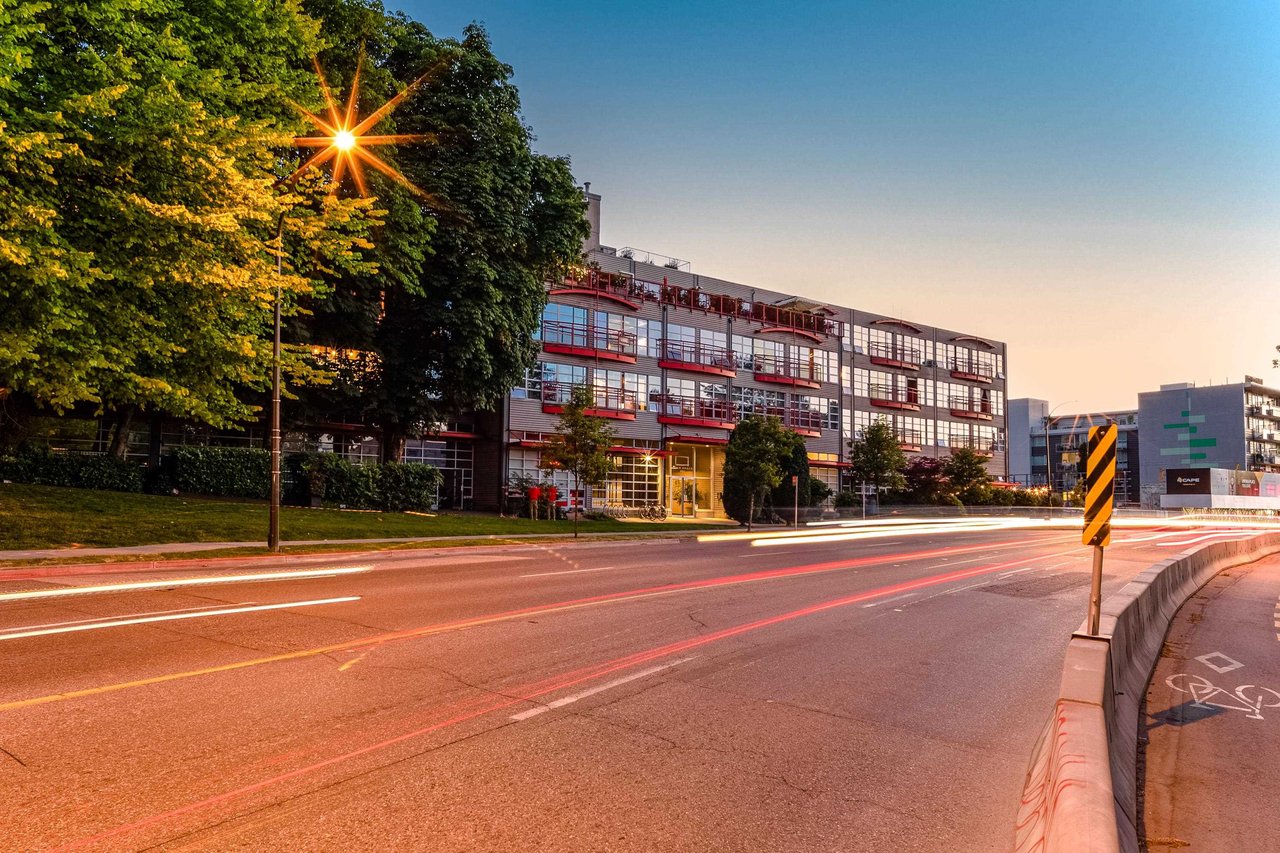 PH524-350 E 2nd Ave