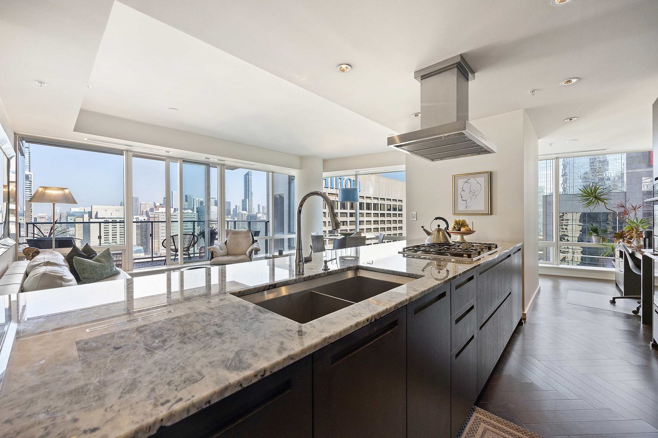 Suite 3006- 180 University Avenue