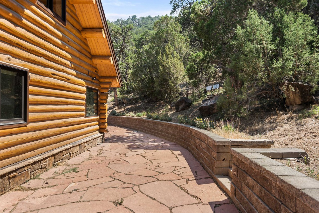  Modern and Chic Log Cabin in Basalt 