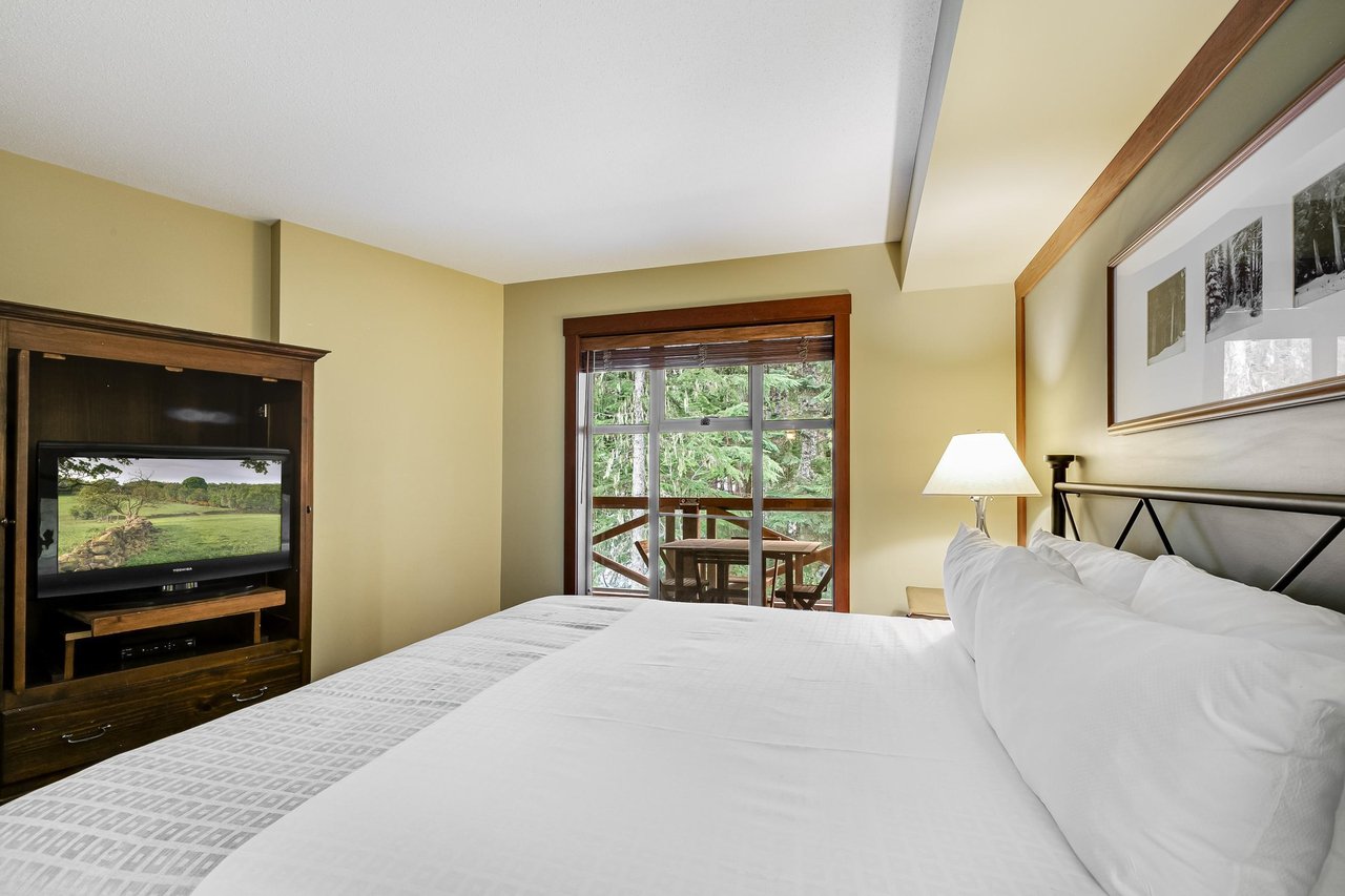 404 G4-4653 Blackcomb Wy