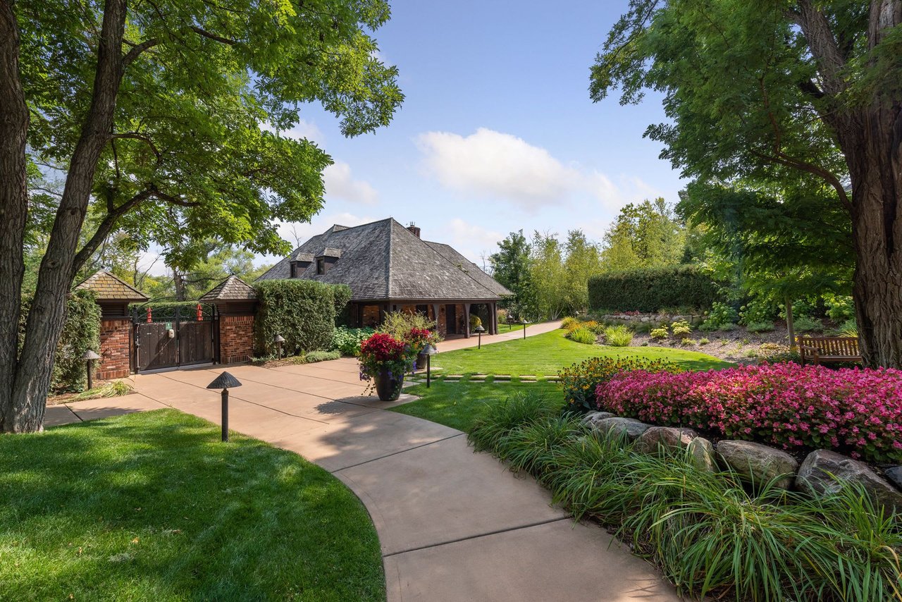 625 Locust Hills Drive, Wayzata