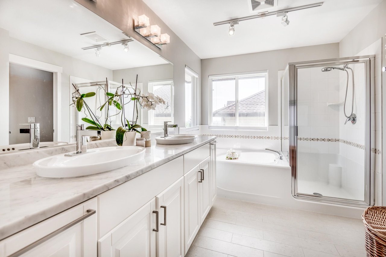 12 Greenleaf Dr