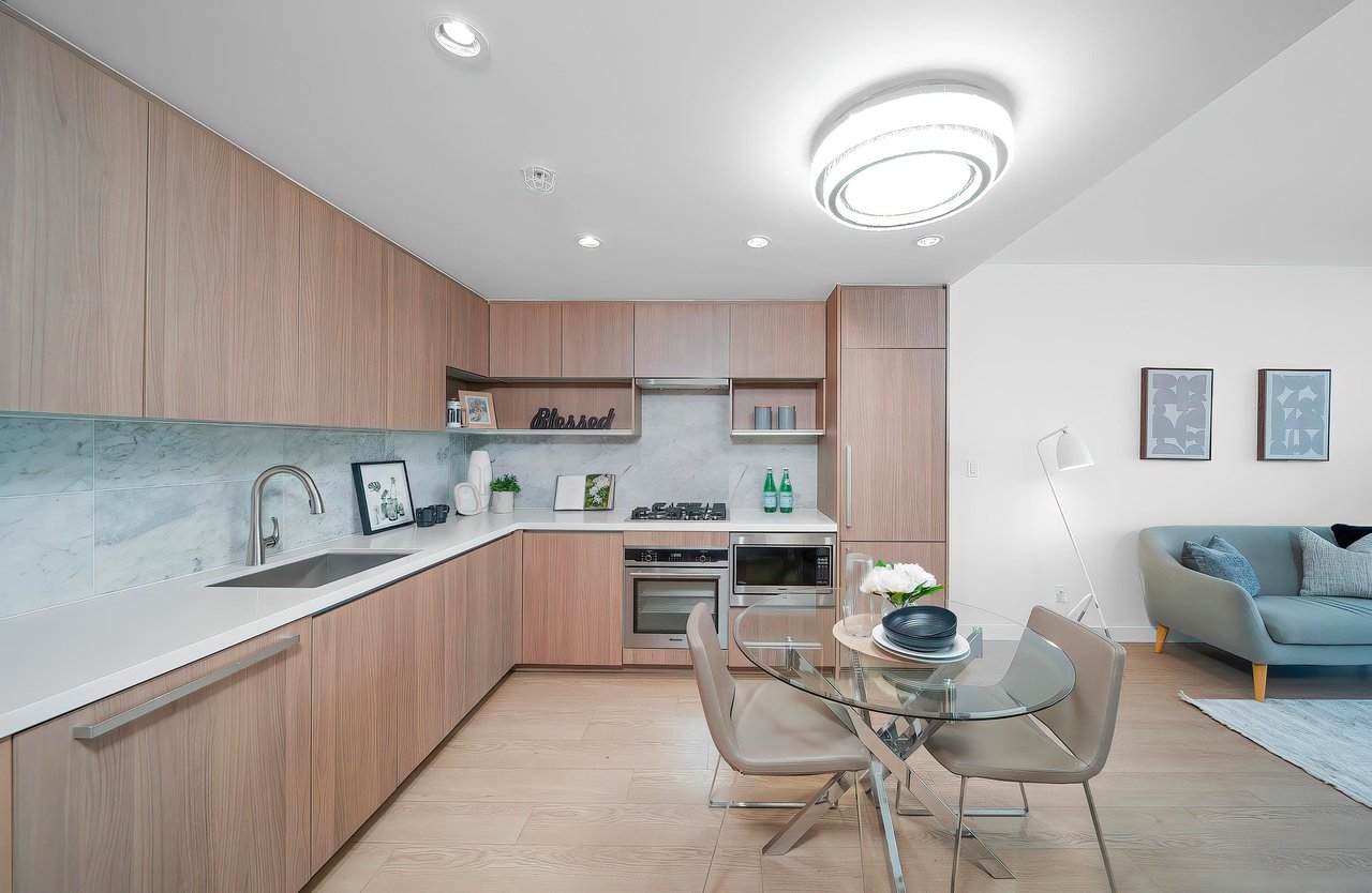 708-6538 Nelson Ave