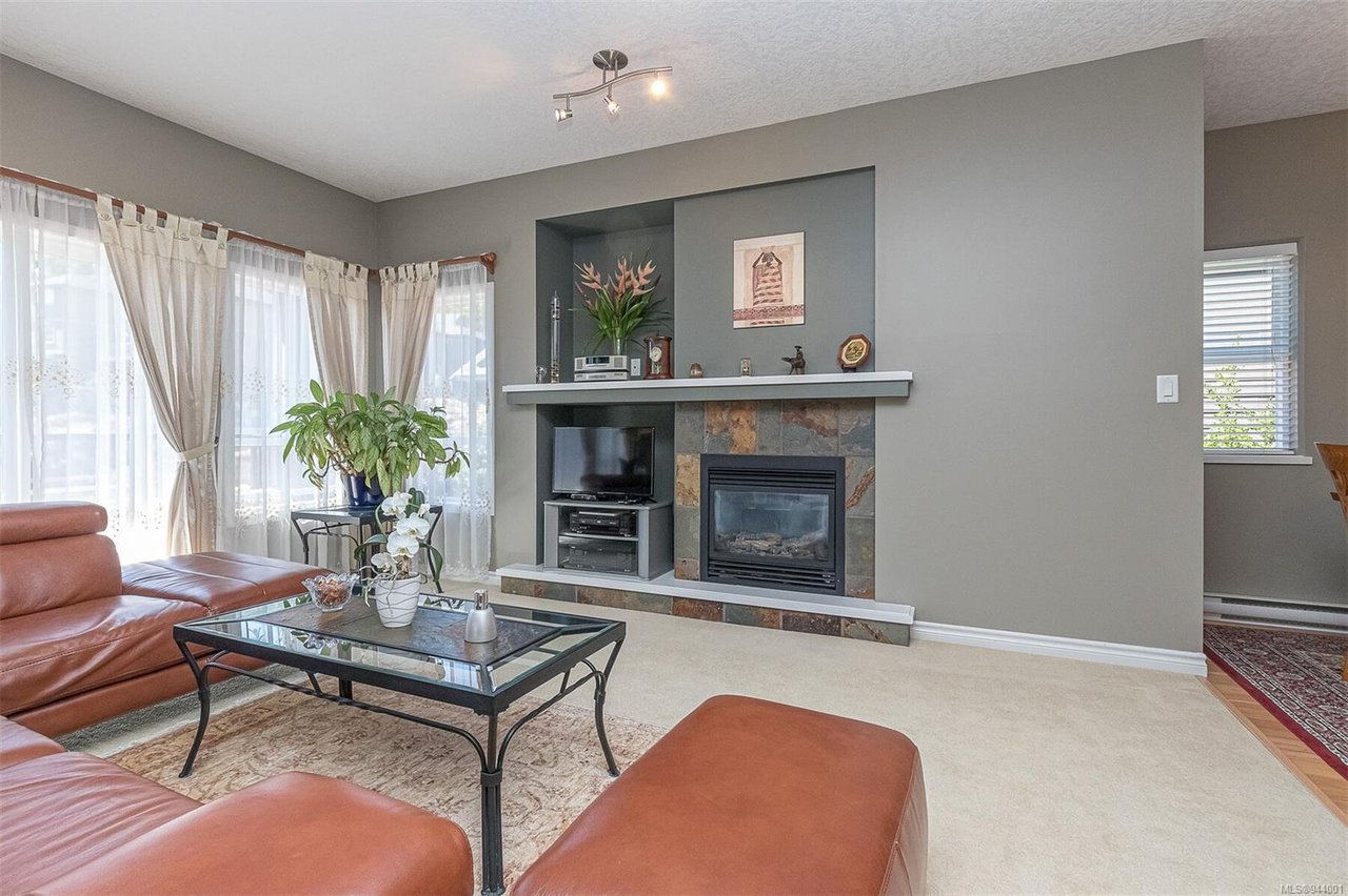 577 Kingsview Ridge