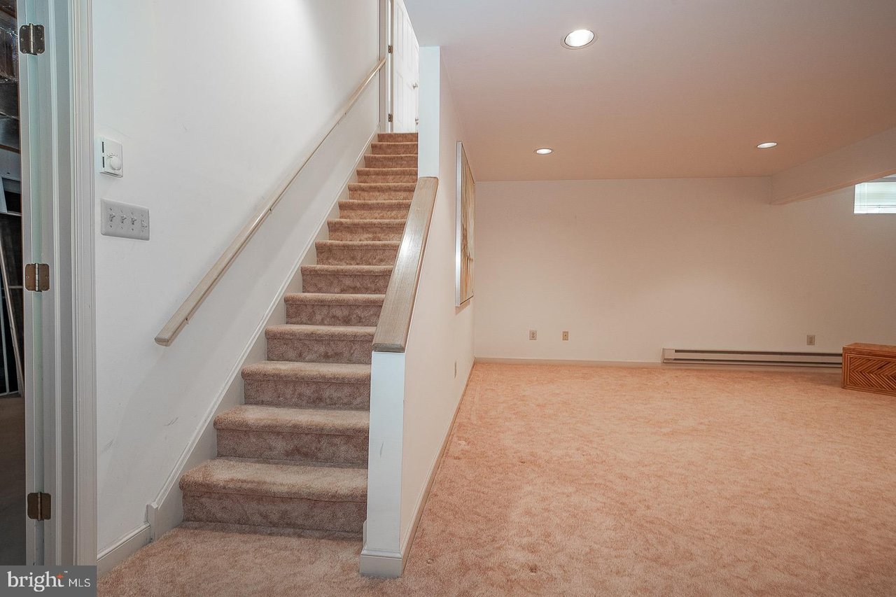 25 Autumn Hill Ln