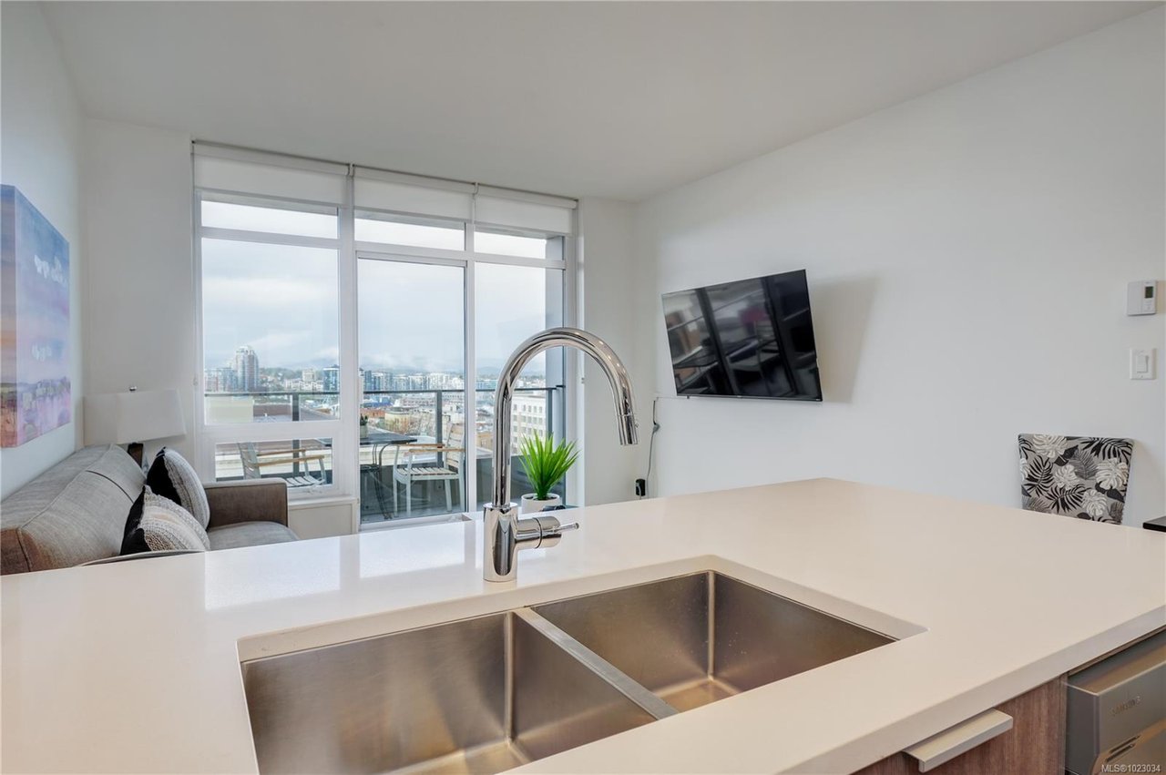 910-728 Yates St, Victoria