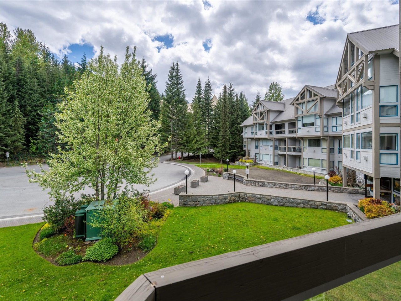 303/304-4905 Spearhead Pl