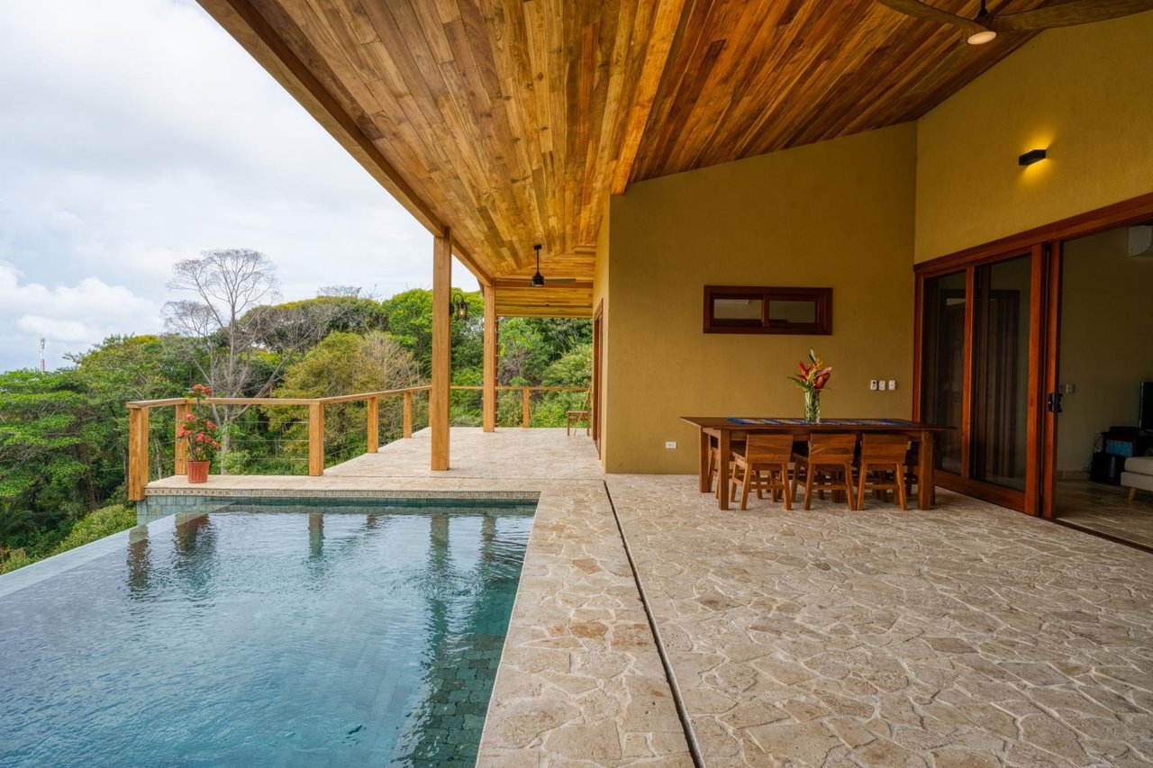 New 4 Bedroom Ocean View in Escalares