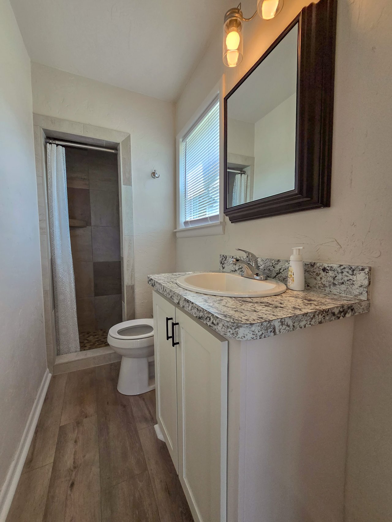 1224 N Market Ave 1/2