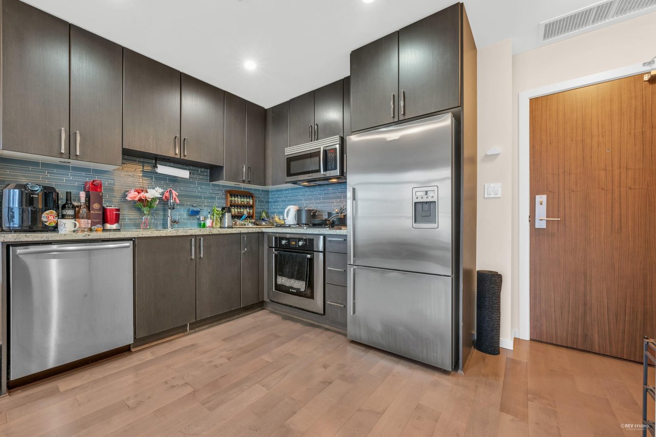 202-63 W 2nd Ave