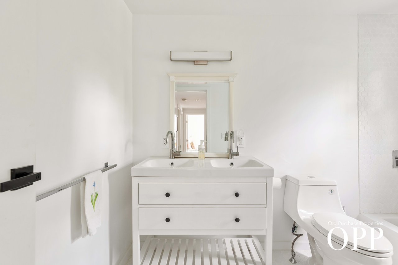 MOVE-IN READY COLONIAL ON 0.75-ACRE PROPERTY 