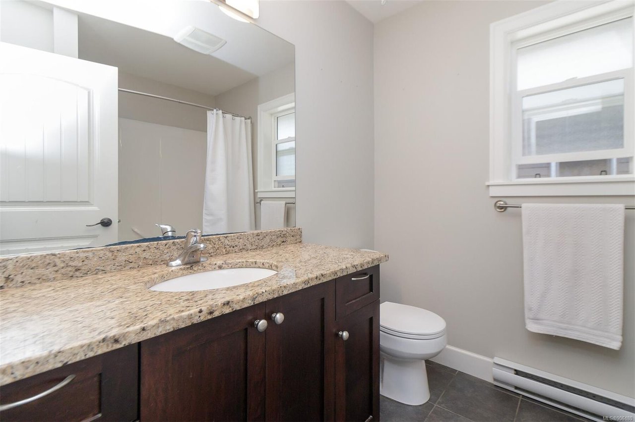 2074 Solent St, Sooke