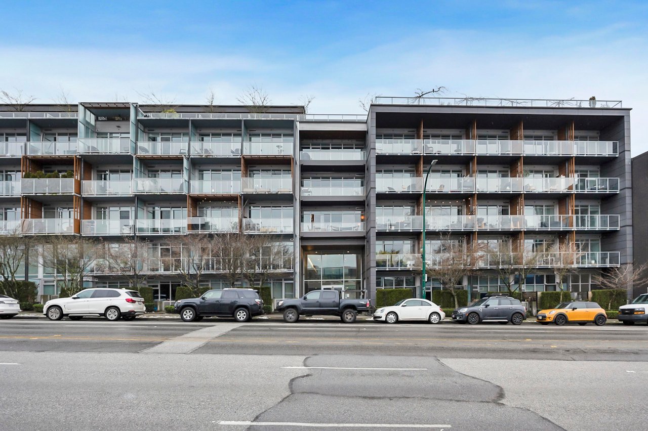 404-256 E 2nd Ave