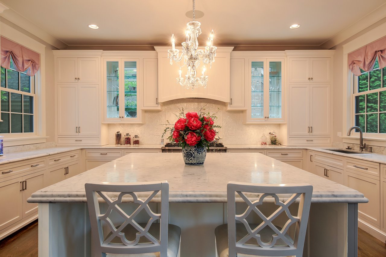 Impeccable Craftsmanship In This Sophisticated Modern Home
