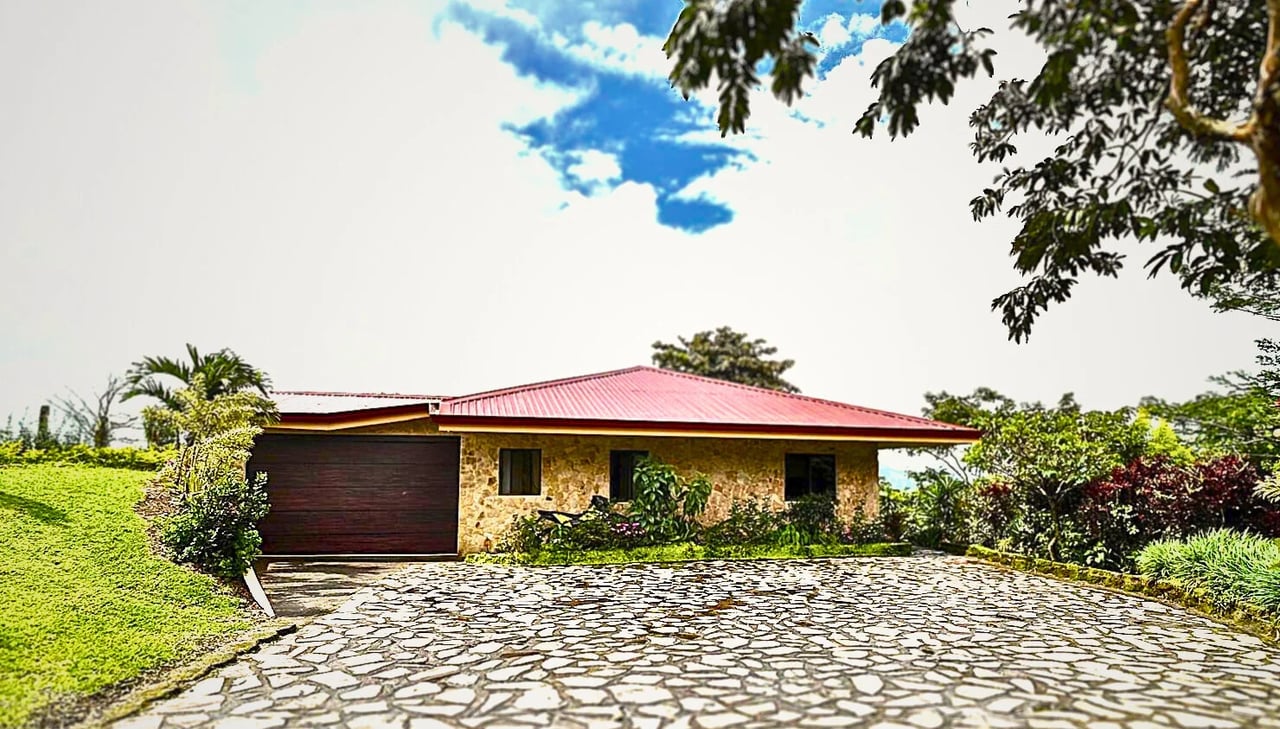 Lake View Home with Guest Casita, Lake Arenal, Alajuela