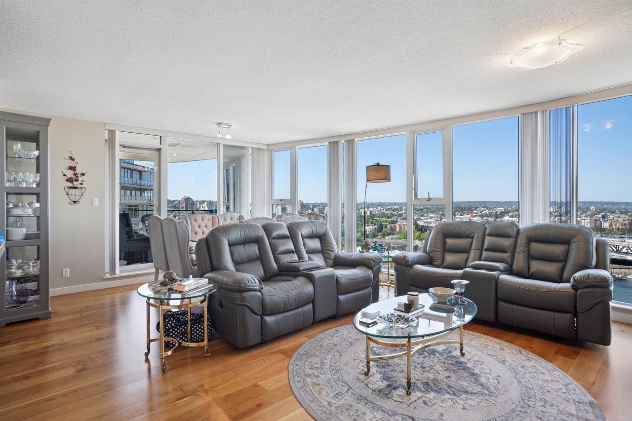 2703-455 Beach Cres