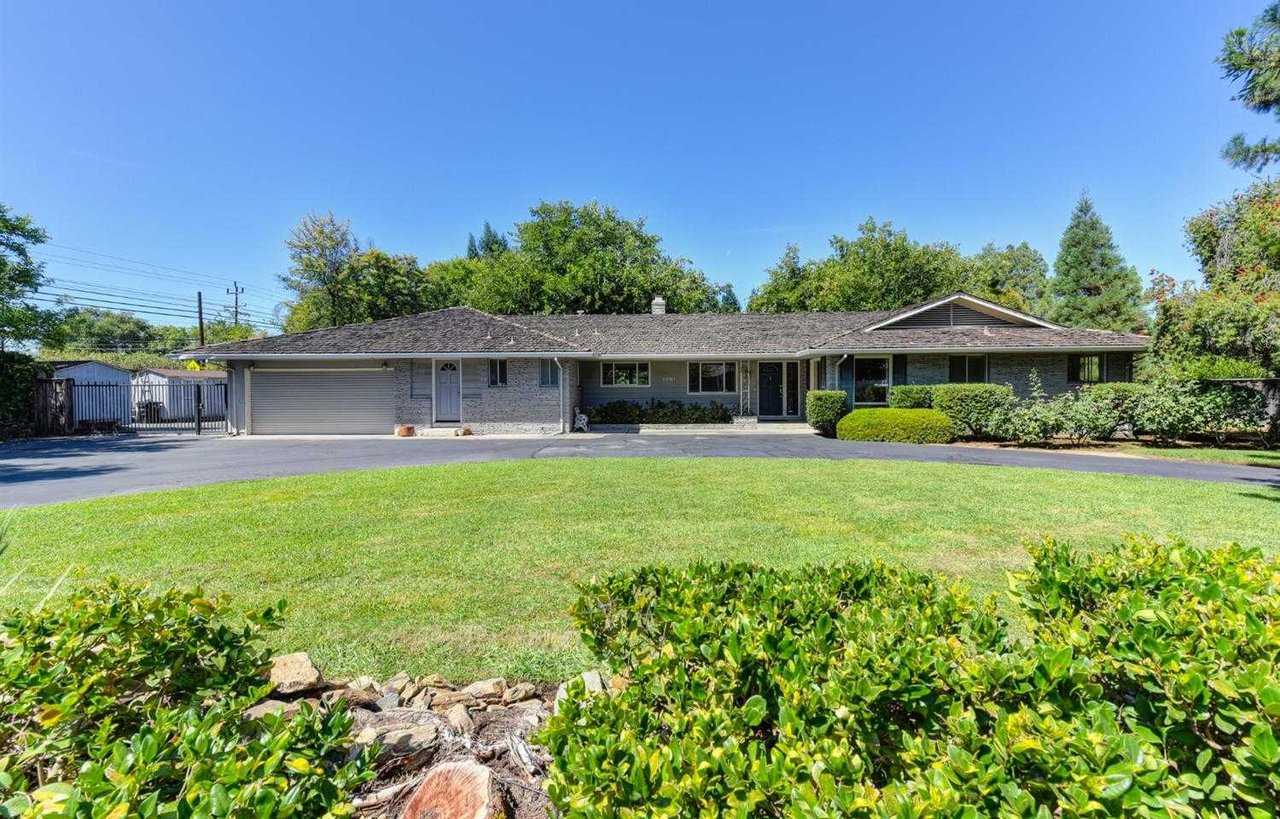 1701 La Playa Way